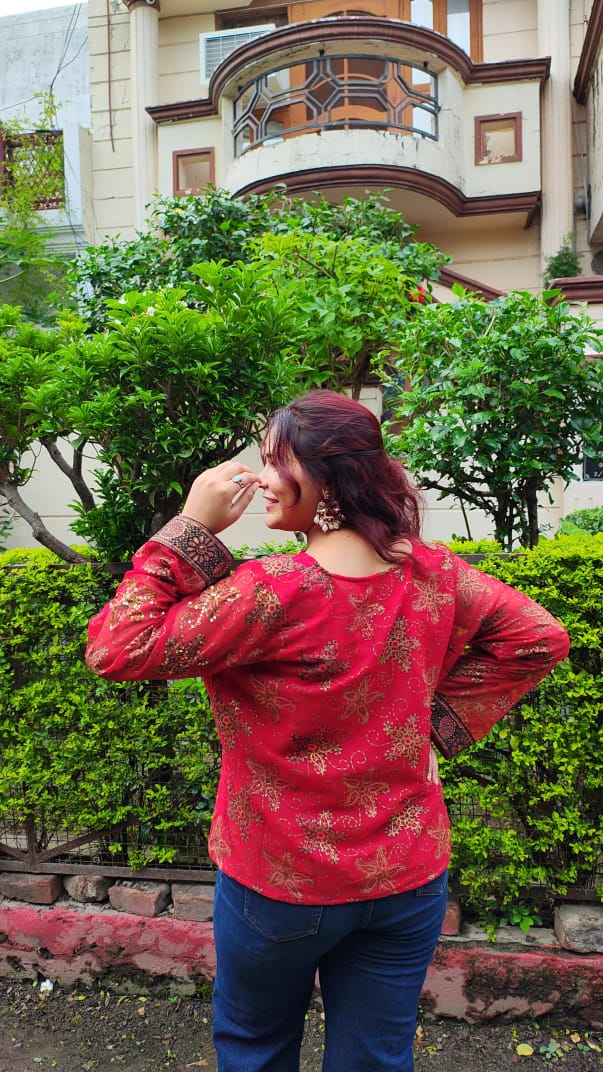 HEER TOP WITH BELL SLEEVES